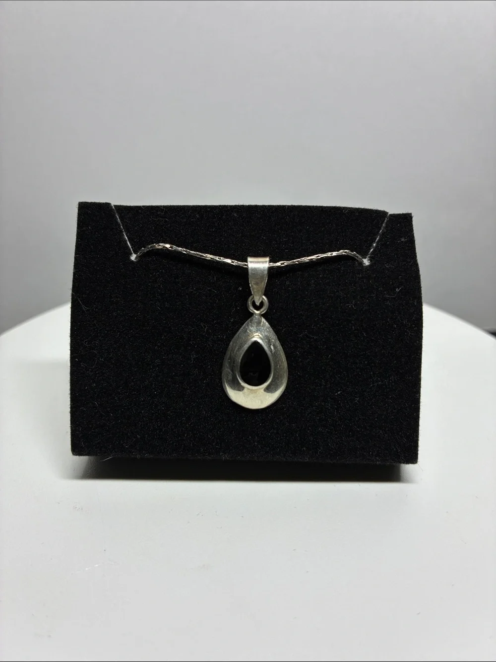 1990’s Marked 925 Sterling Silver Onyx Teardrop Pendant
